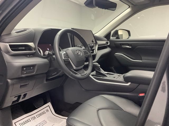 Used 2023 Toyota Highlander XLE AWD/4WD image 11