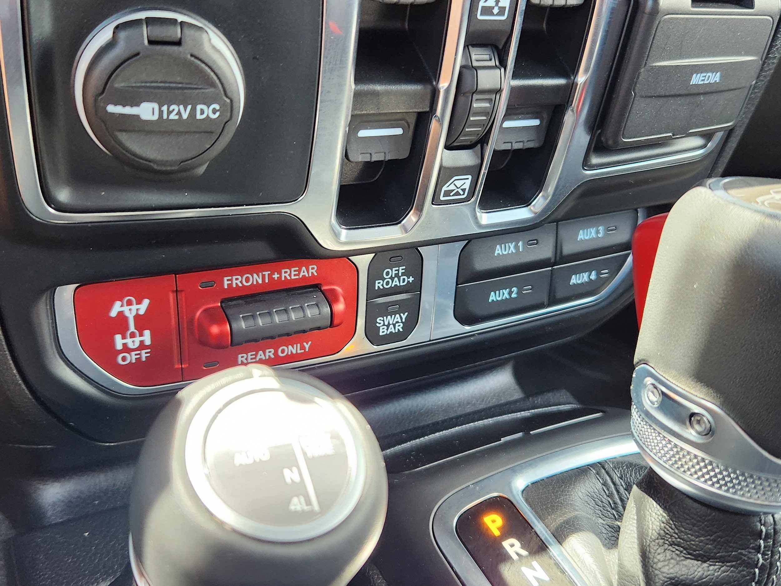 Used 2024 Jeep Gladiator Rubicon AWD/4WD image 21
