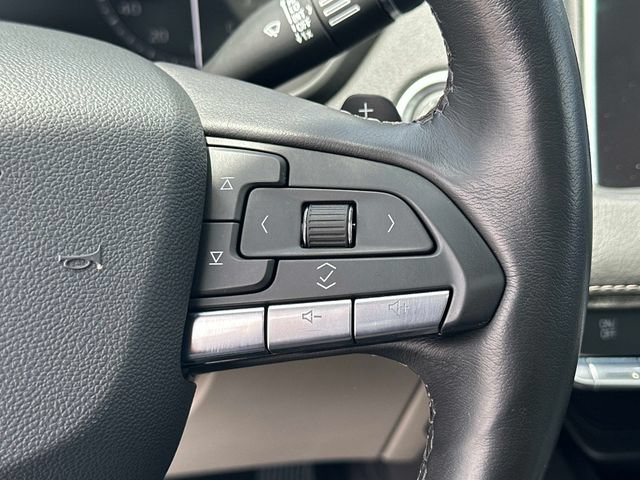 Certified 2023 Cadillac XT4 Luxury w/ Cold Weather Package AWD/4WD image 7