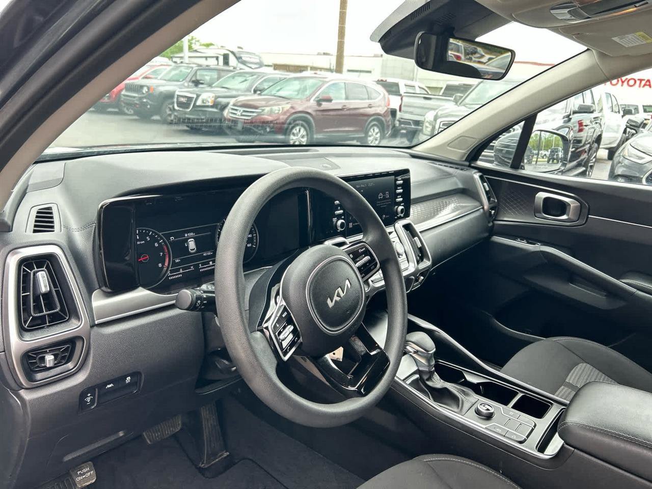Used 2023 Kia Sorento LX FWD image 14