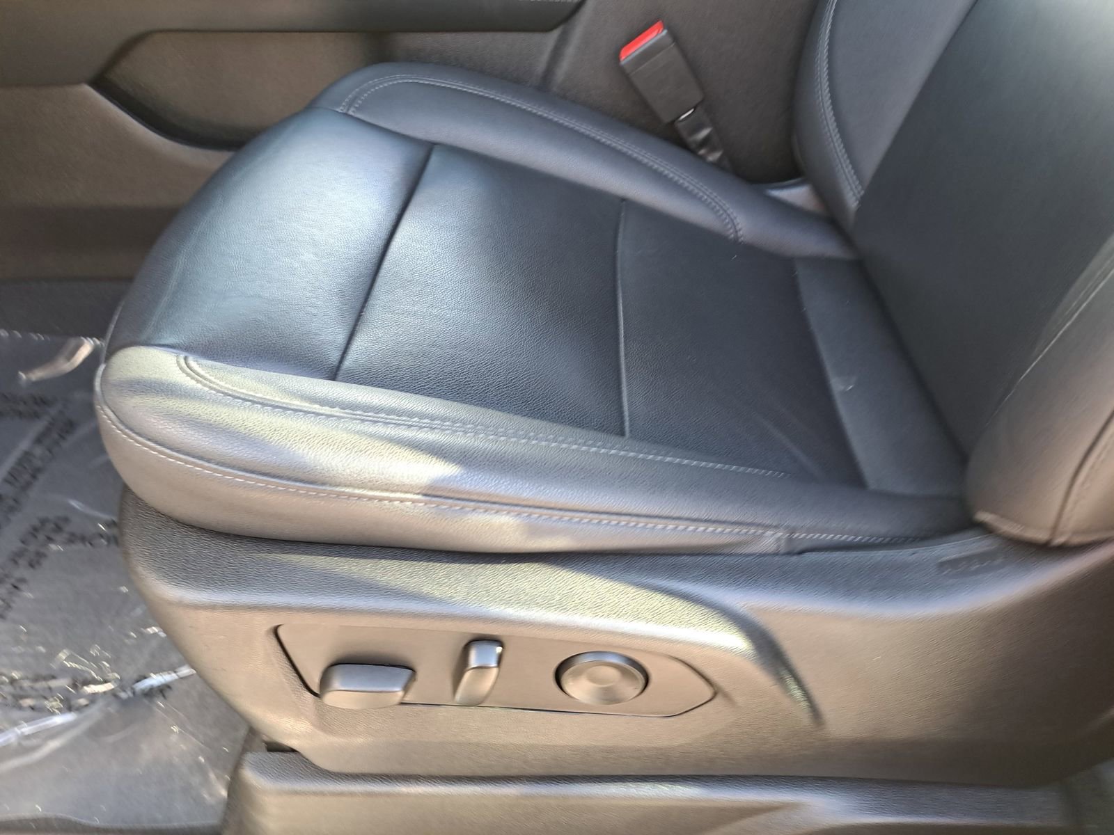 Used 2022 Chevrolet Tahoe LT w/ Luxury Package image 34