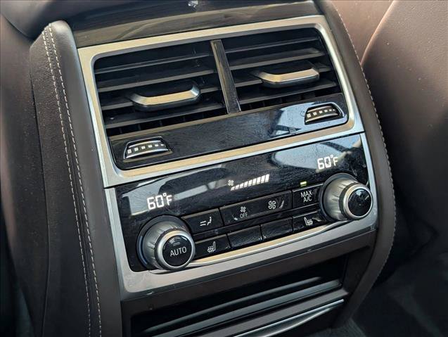 Used 2022 BMW 750i xDrive AWD/4WD image 18