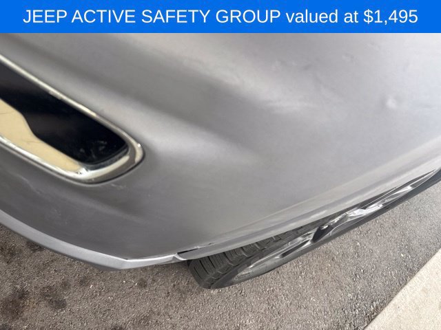Used 2017 Jeep Grand Cherokee Overland w/ Jeep Active Safety Group AWD/4WD image 3