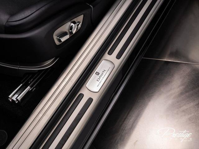 Used 2018 Rolls-Royce Dawn RWD image 29