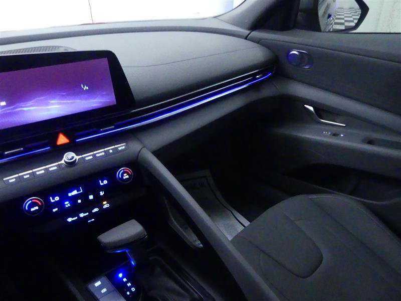 Used 2024 Hyundai Elantra SEL FWD image 15
