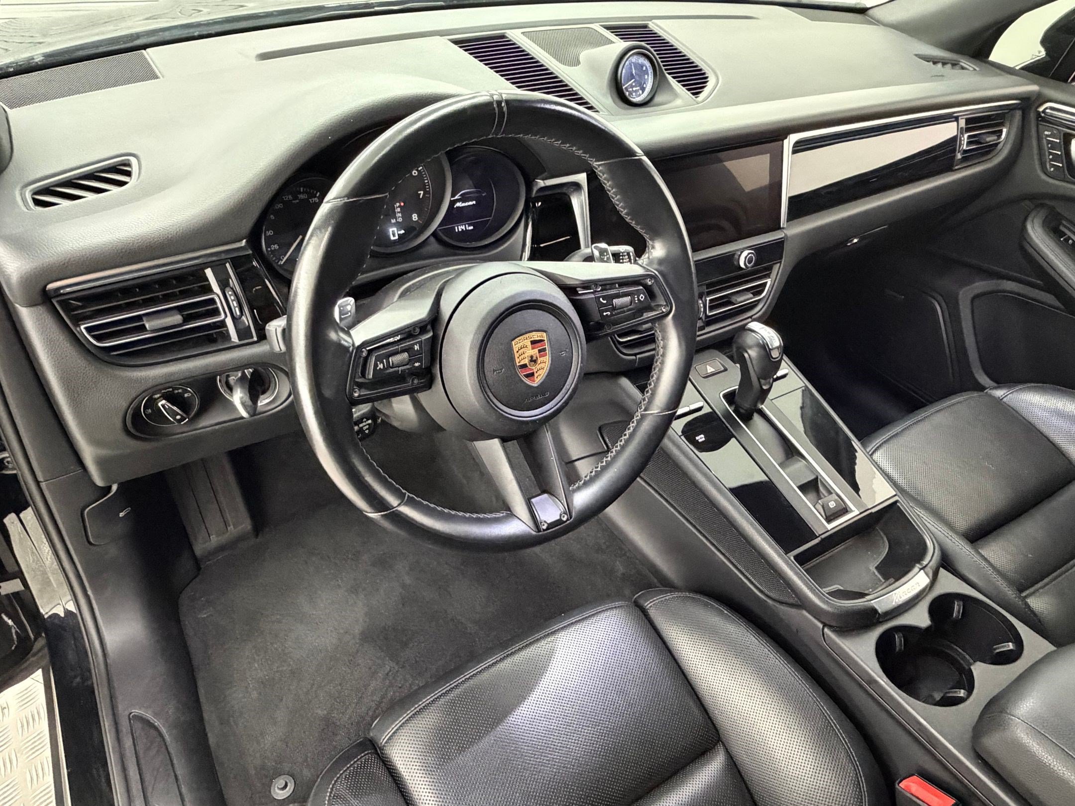 Used 2024 Porsche Macan AWD/4WD image 4