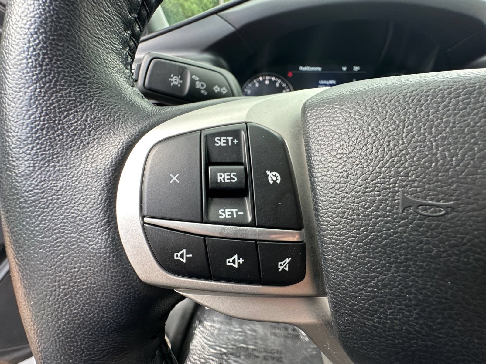 Used 2022 Ford Explorer XLT AWD/4WD image 18