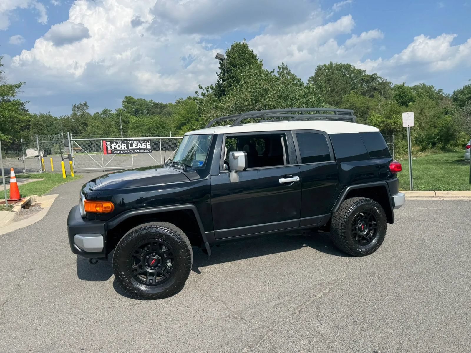 Used 2007 Toyota FJ Cruiser 4WD image 2