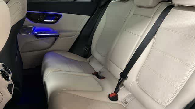 Used 2025 Mercedes-Benz GLC 300 4MATIC image 31