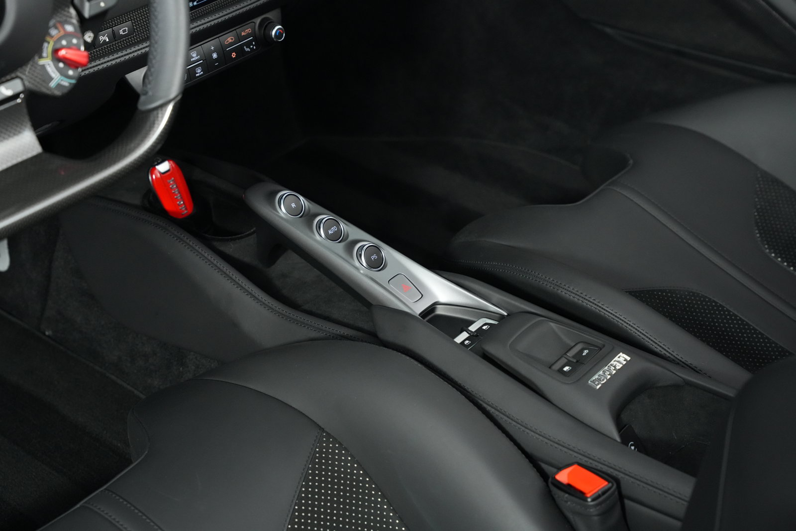 Used 2023 Ferrari F8 Spider RWD image 38