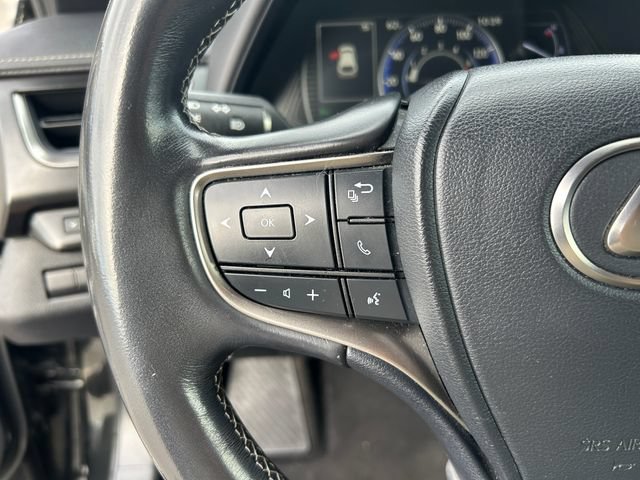 Used 2019 Lexus UX 200 w/ Accessory Package 2 FWD image 18