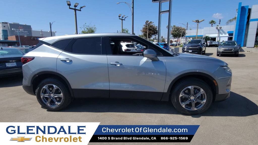 Used 2024 Chevrolet Blazer LT w/ LPO, Cargo Package AWD/4WD image 2