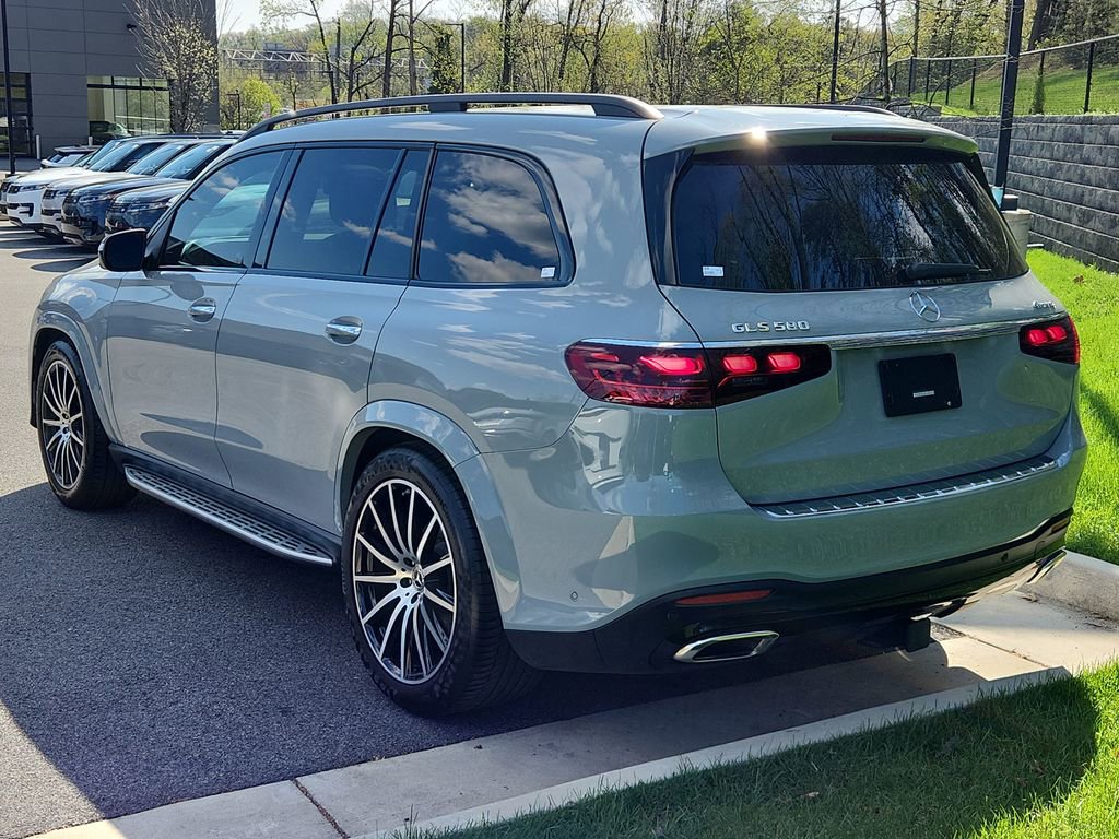 Used 2025 Mercedes-Benz GLS 580 4MATIC image 12