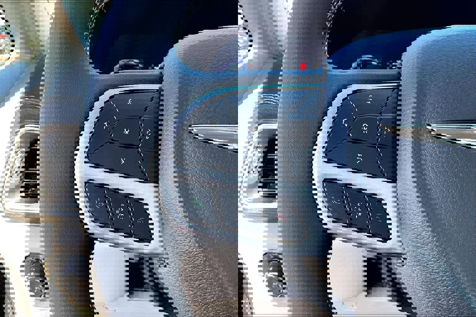 Used 2024 Chrysler Pacifica Select image 21