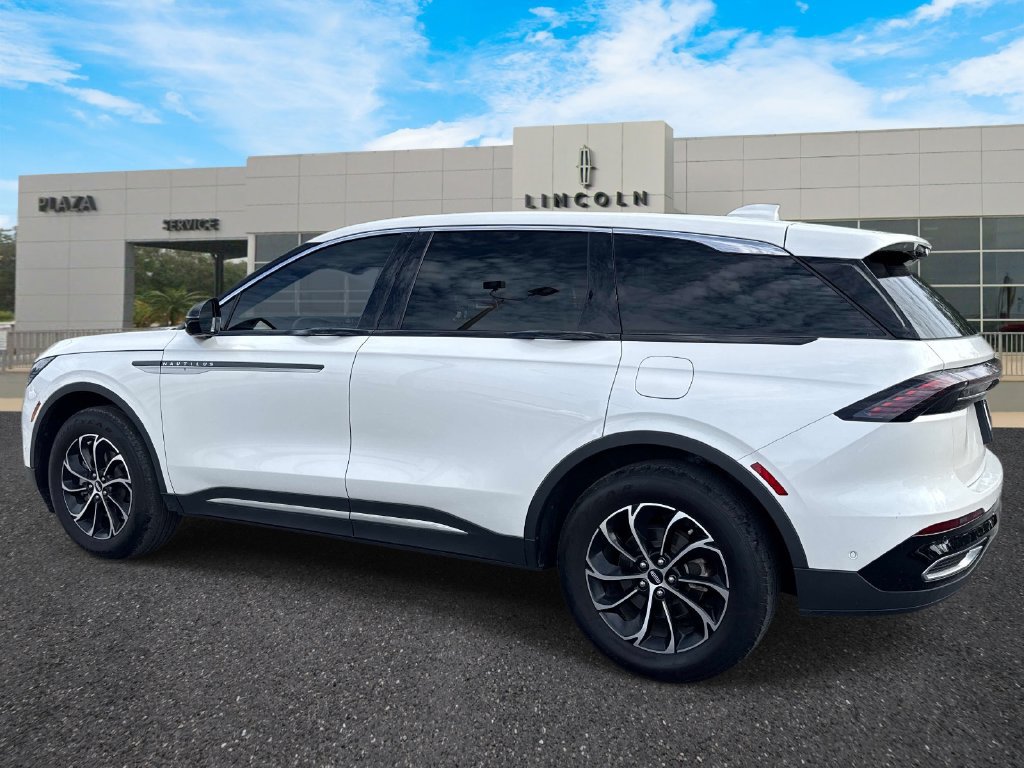 Used 2024 Lincoln Nautilus Premier AWD/4WD image 5