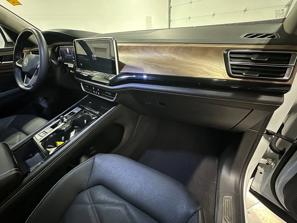 Used 2024 Volkswagen Atlas SE w/ Panoramic Sunroof Package AWD/4WD image 32