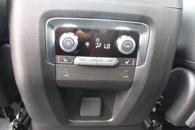 Used 2025 GMC Yukon Denali w/ Sun & Power Step Package image 35