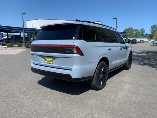 New 2026 Lincoln Navigator Reserve w/ Jet Appearance Package AWD/4WD image 7