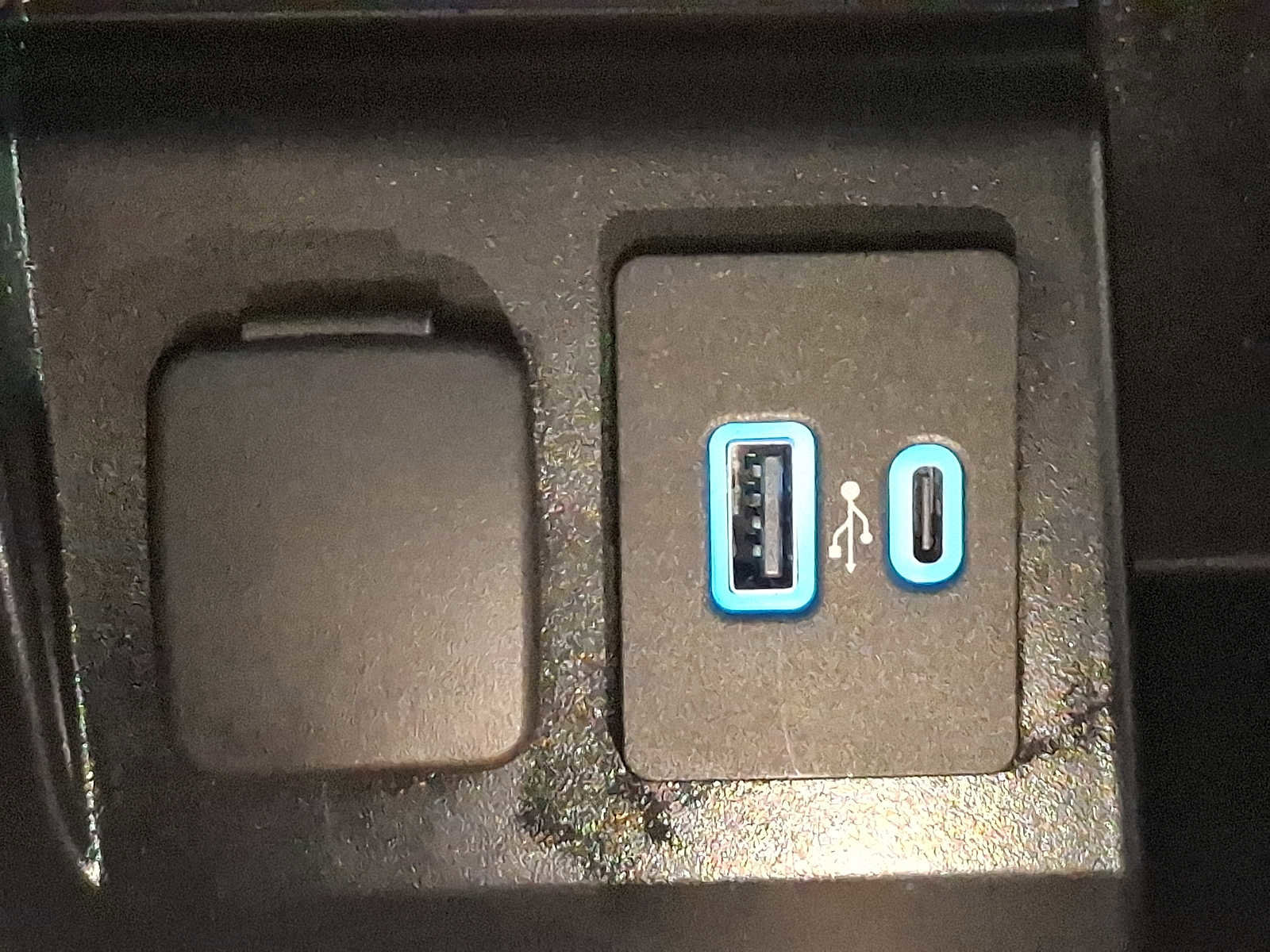 Used 2022 Ford Explorer XLT w/ Equipment Group 202A image 27