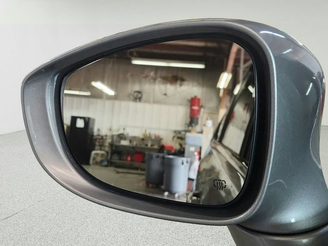 Used 2021 Chrysler Pacifica Touring-L w/ S Appearance Package FWD image 9