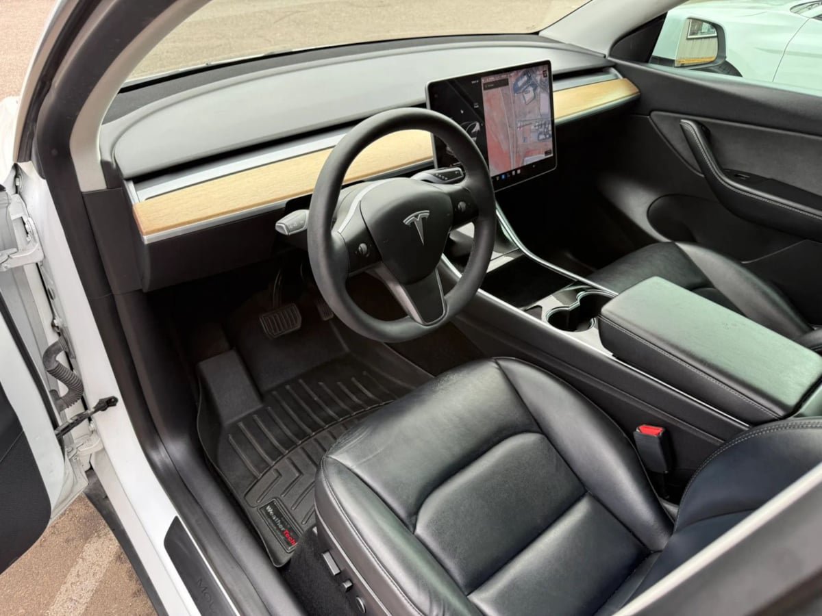 Used 2021 Tesla Model Y Long Range AWD/4WD image 16
