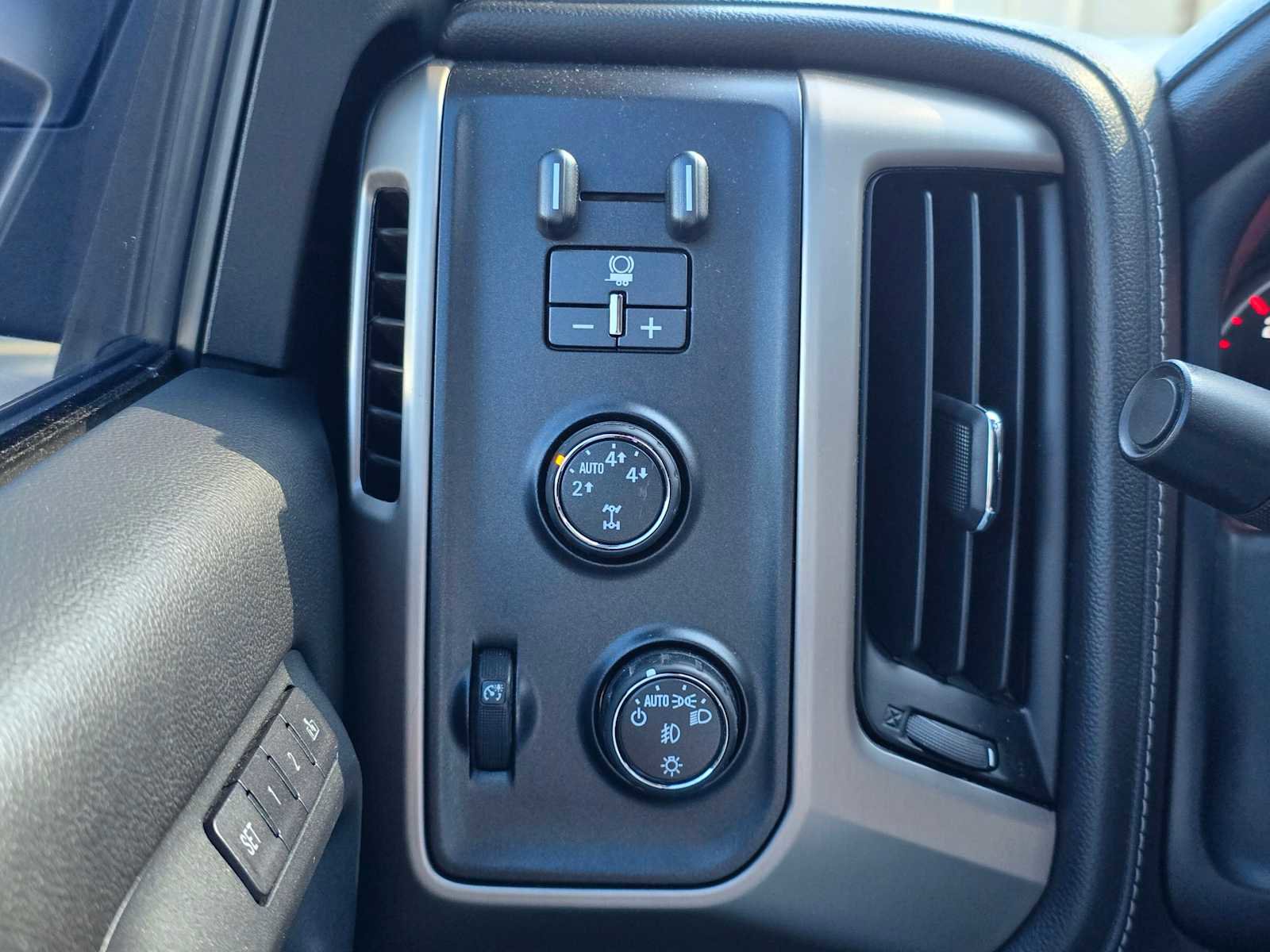 Used 2015 GMC Sierra 1500 Denali w/ Driver Alert Package image 30