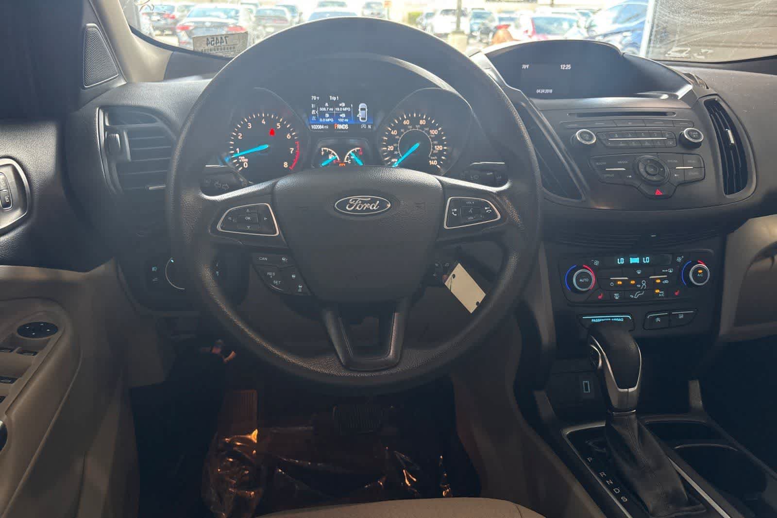 Used 2018 Ford Escape SE w/ Ford Safe & Smart Package FWD image 16