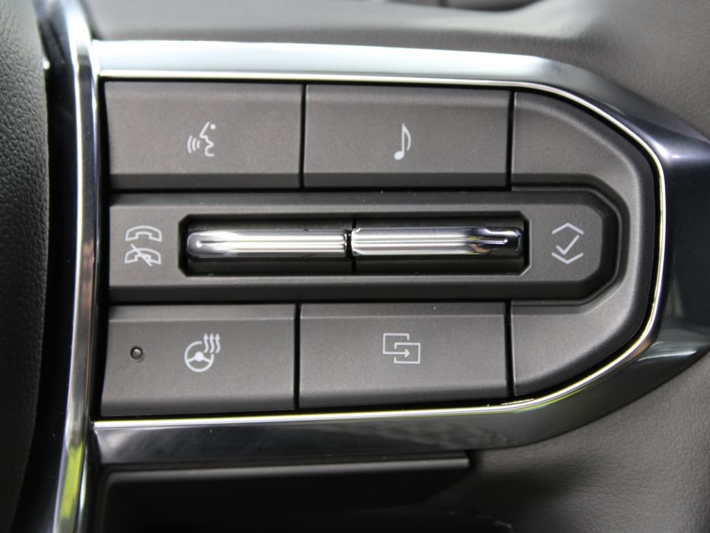 Used 2025 GMC Yukon XL Denali AWD/4WD image 64