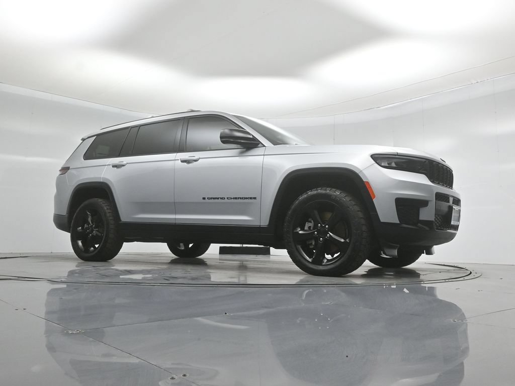 Used 2021 Jeep Grand Cherokee L Laredo AWD/4WD image 3