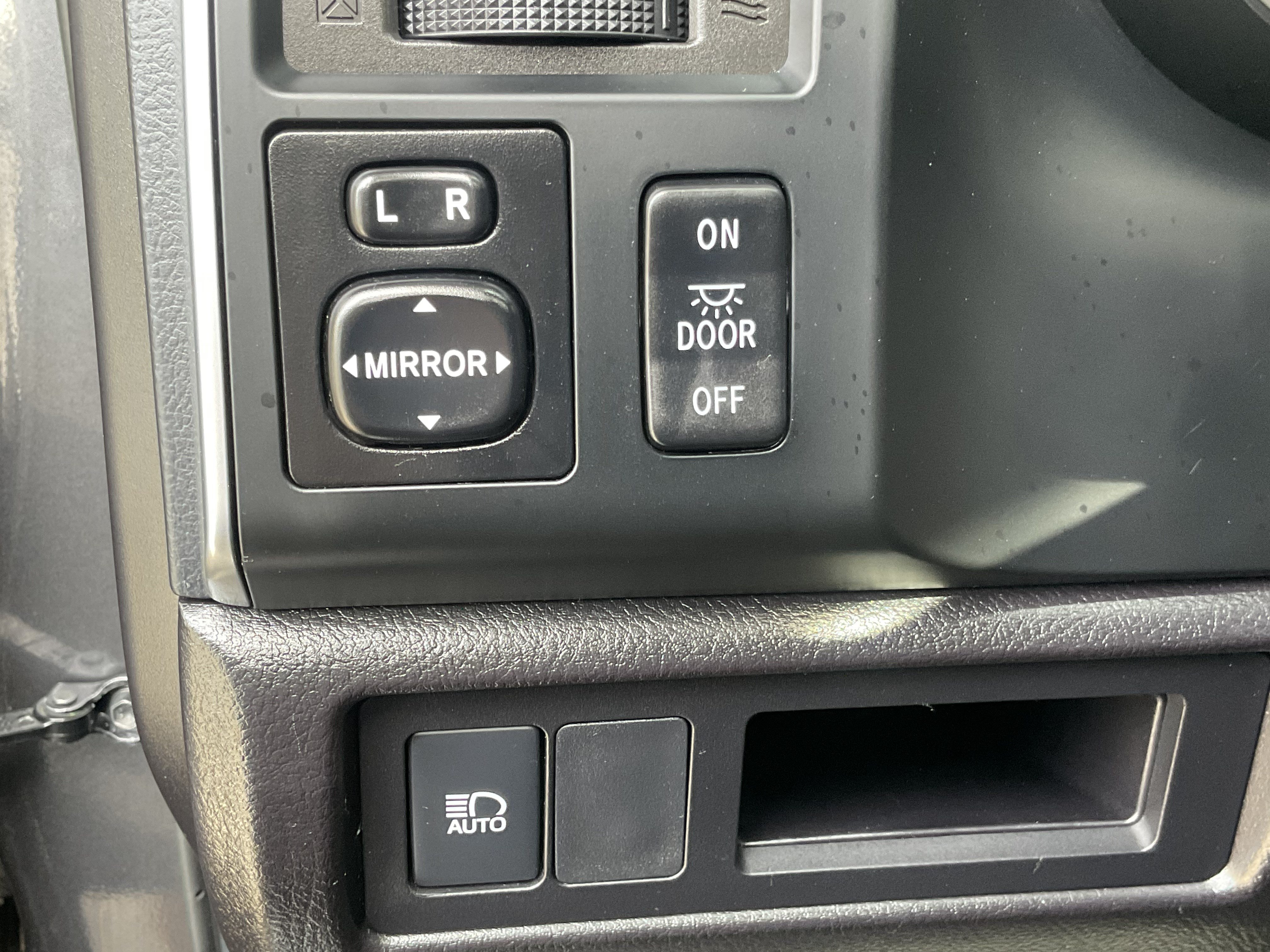 Used 2018 Toyota Sequoia TRD Sport AWD/4WD image 27