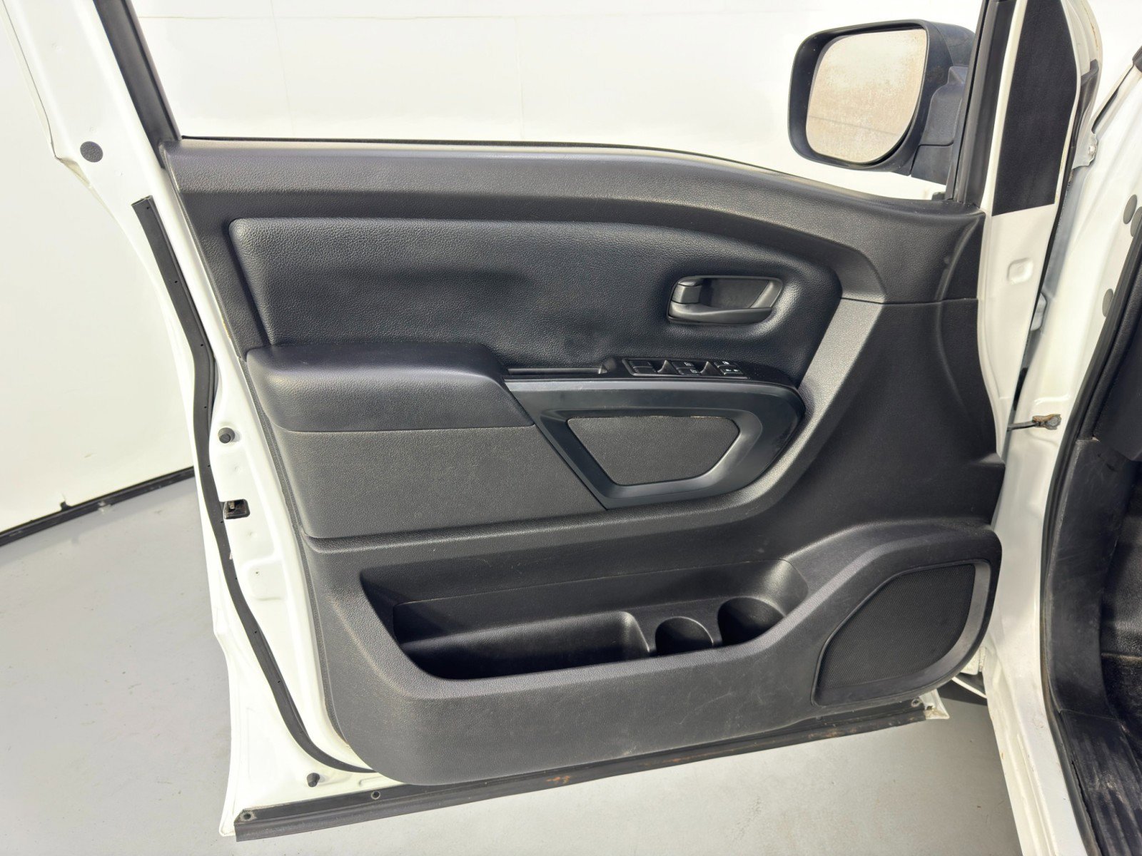 Used 2018 Nissan Titan S w/ S Utility Package image 29