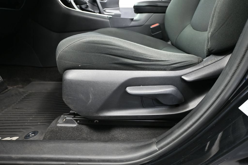 Used 2020 Toyota RAV4 LE w/ All Weather Liner Package AWD/4WD image 20