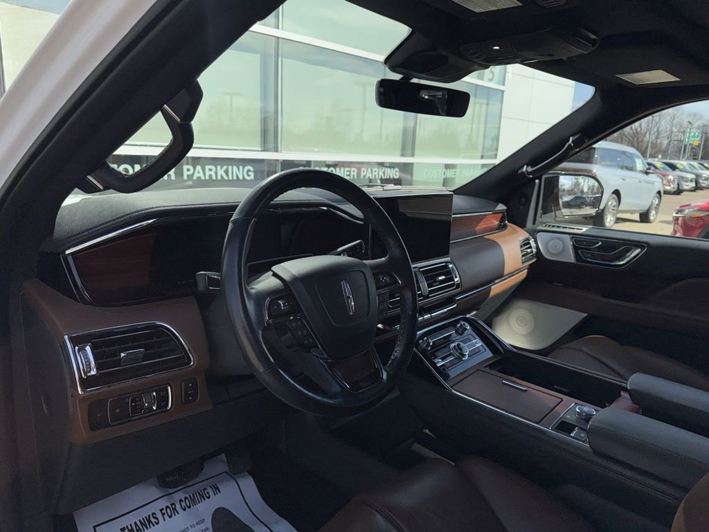 Used 2023 Lincoln Navigator L Reserve image 7