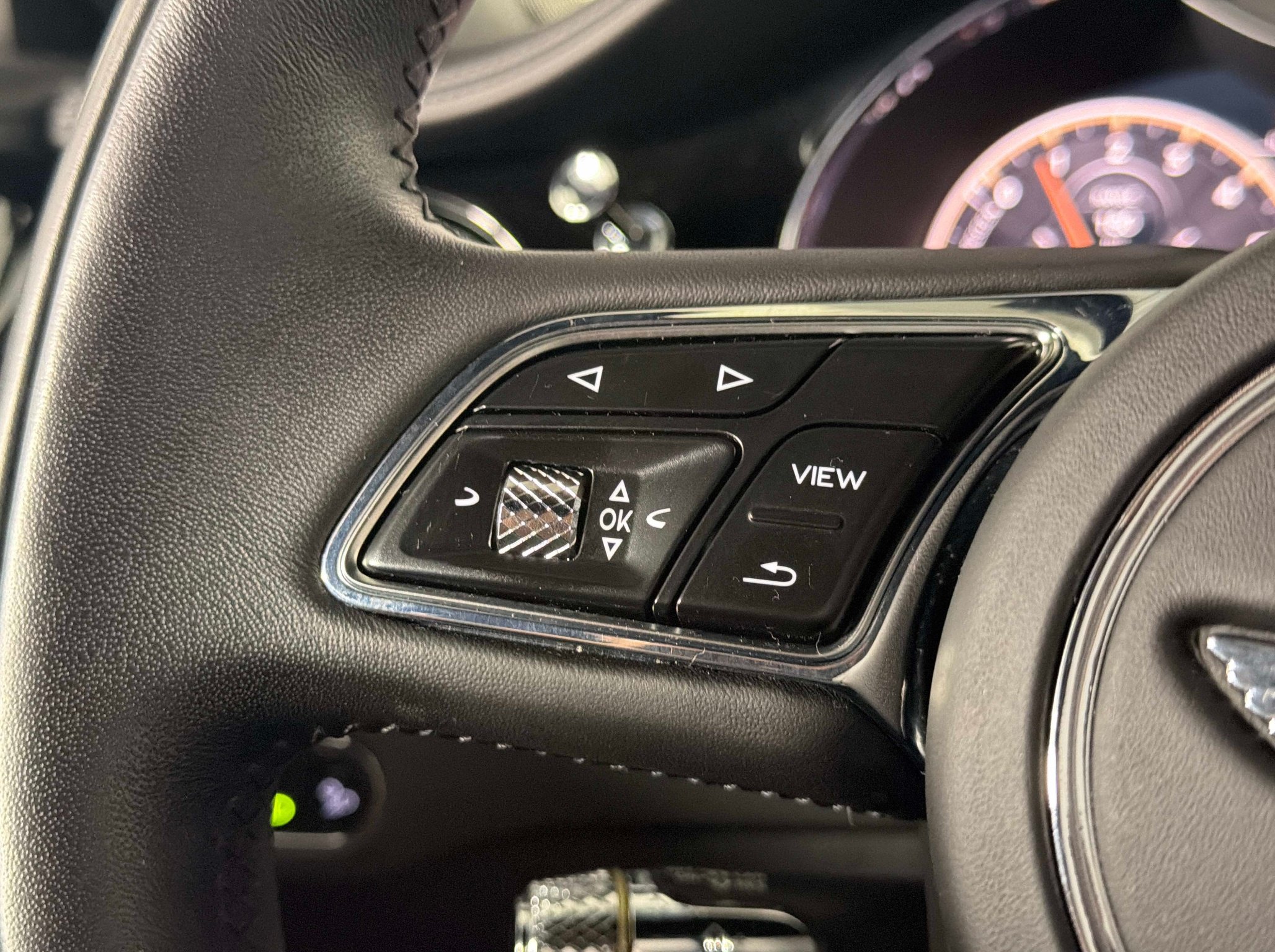 Used 2022 Bentley Flying Spur Plug-In Hybrid AWD/4WD image 41