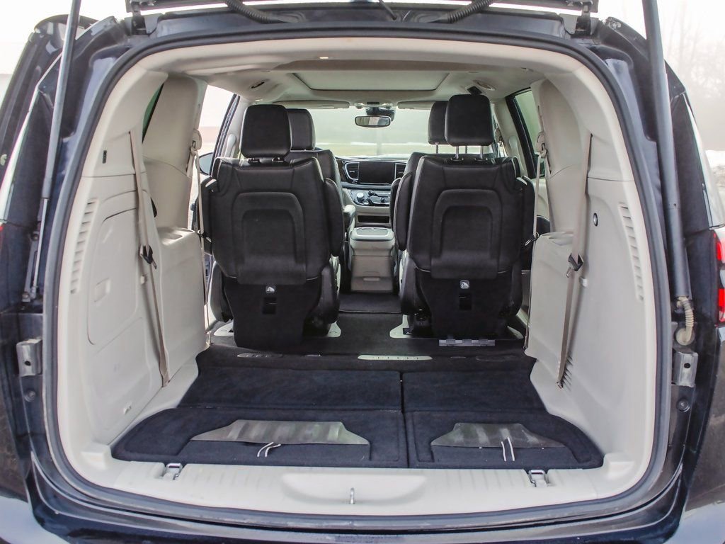Used 2023 Chrysler Pacifica Limited image 7