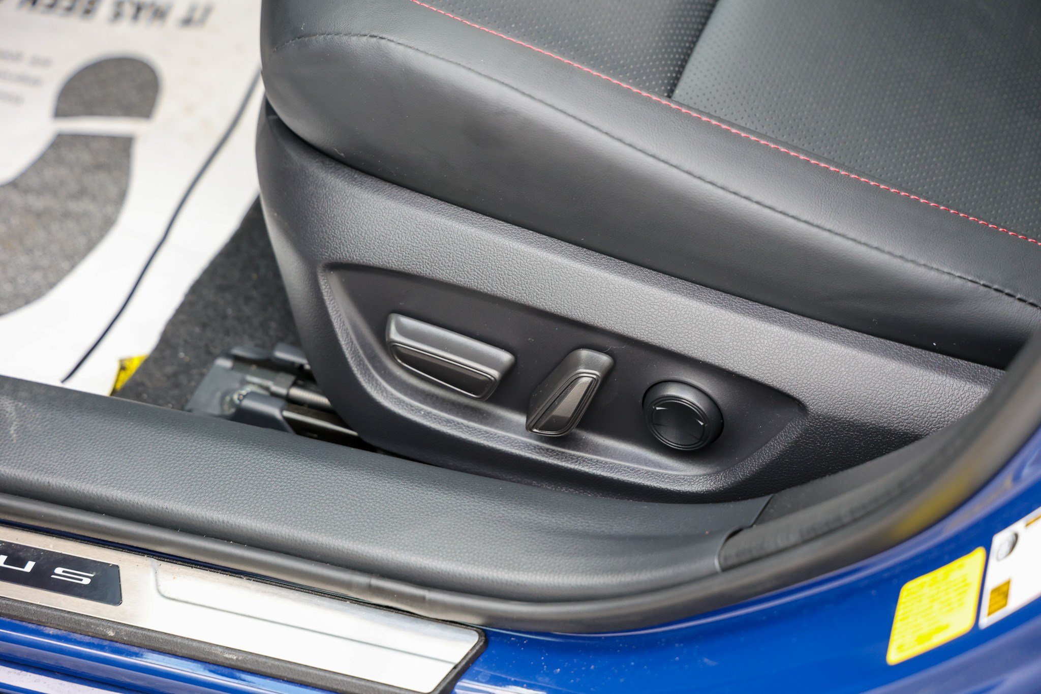 Certified 2026 Toyota Prius Plug-In Hybrid FWD image 29