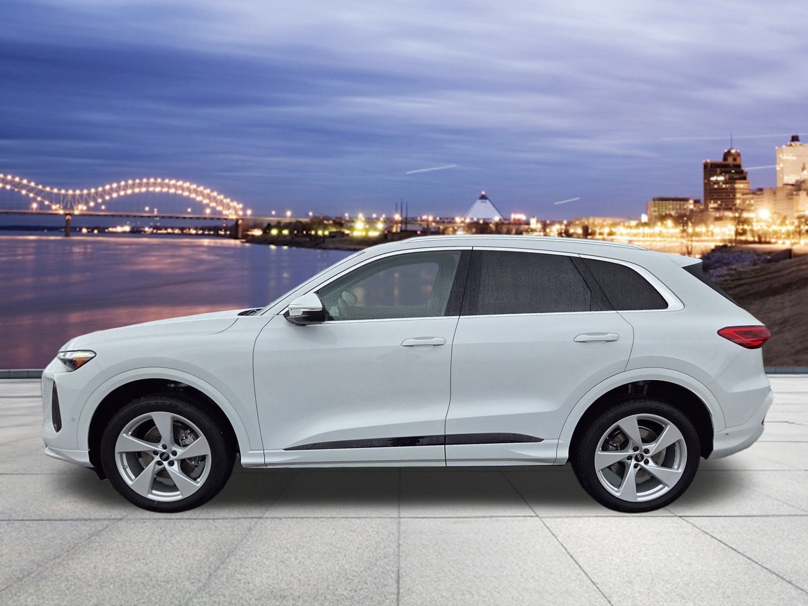 Used 2025 Audi Q5 Premium Plus w/ Premium Plus image 2