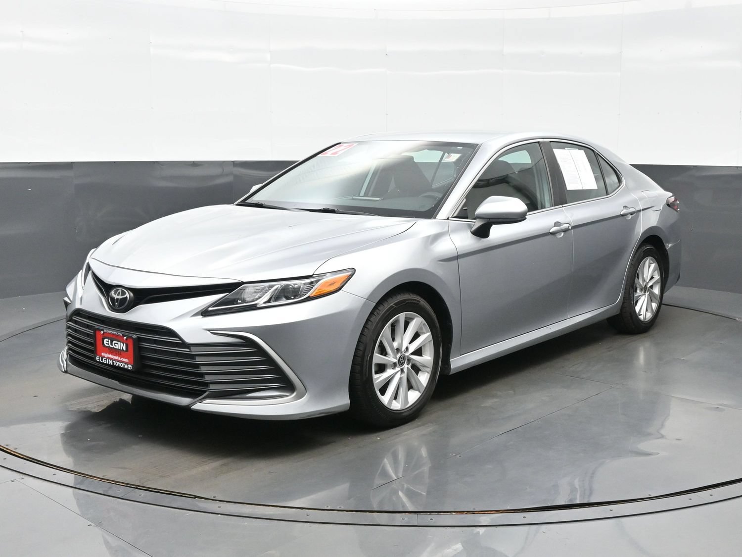 Used 2022 Toyota Camry LE FWD image 2