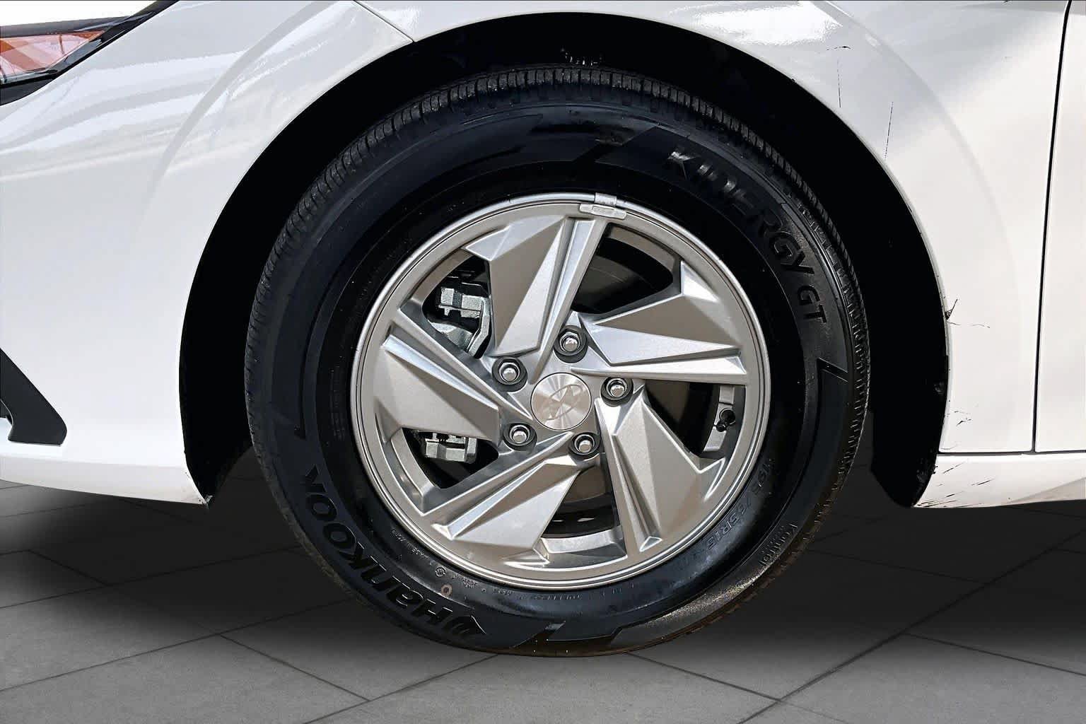 Used 2026 Hyundai Elantra SE FWD image 10