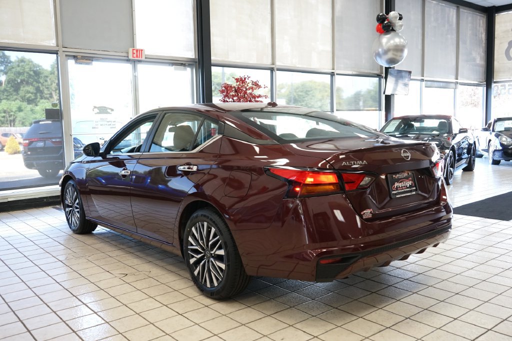 Used 2024 Nissan Altima 2.5 SV FWD image 4