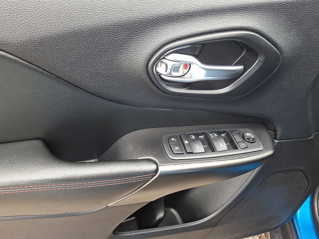 Used 2020 Jeep Cherokee Trailhawk w/ Cold Weather Group image 13