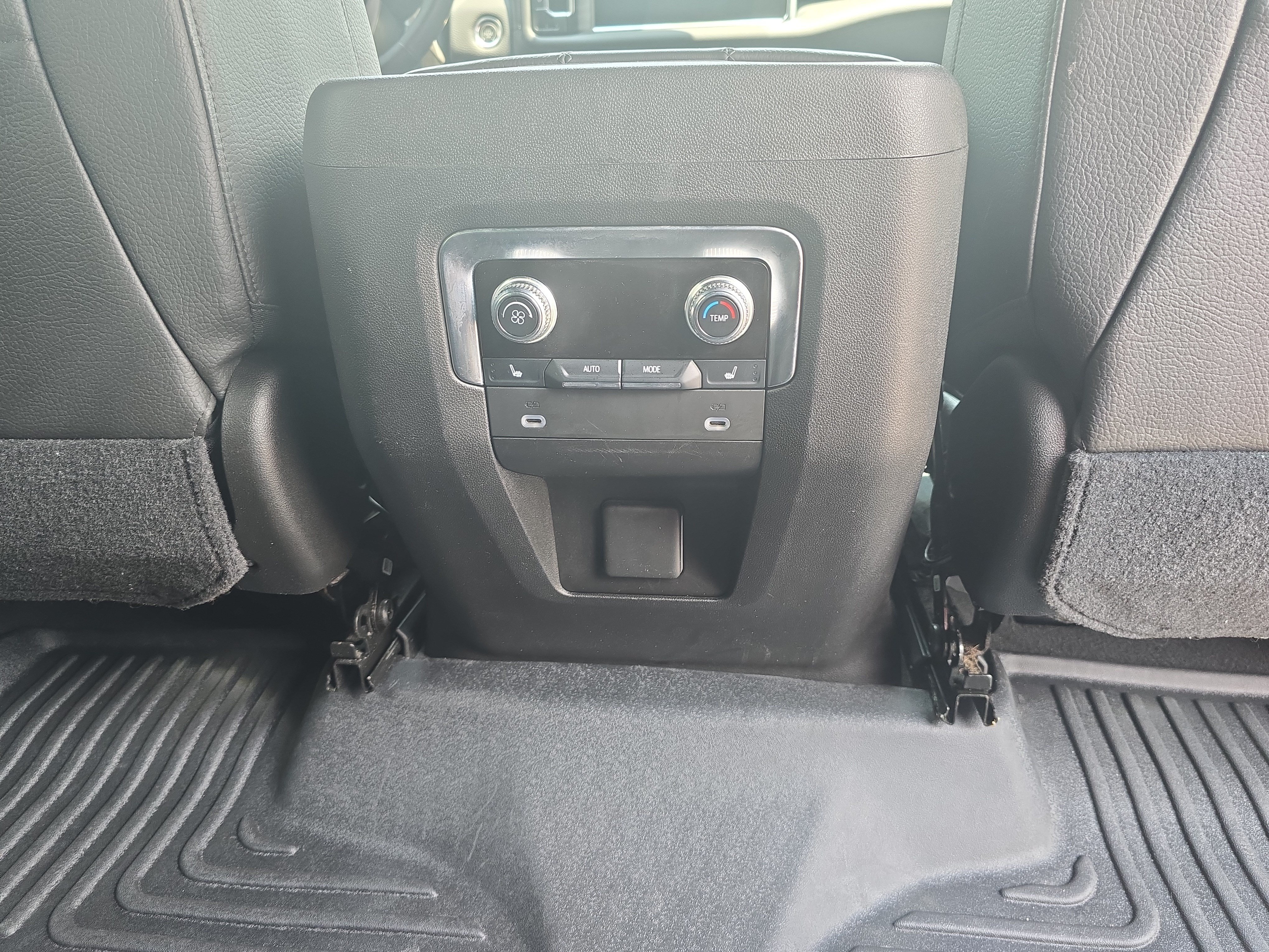 Used 2021 GMC Yukon XL Denali RWD image 12