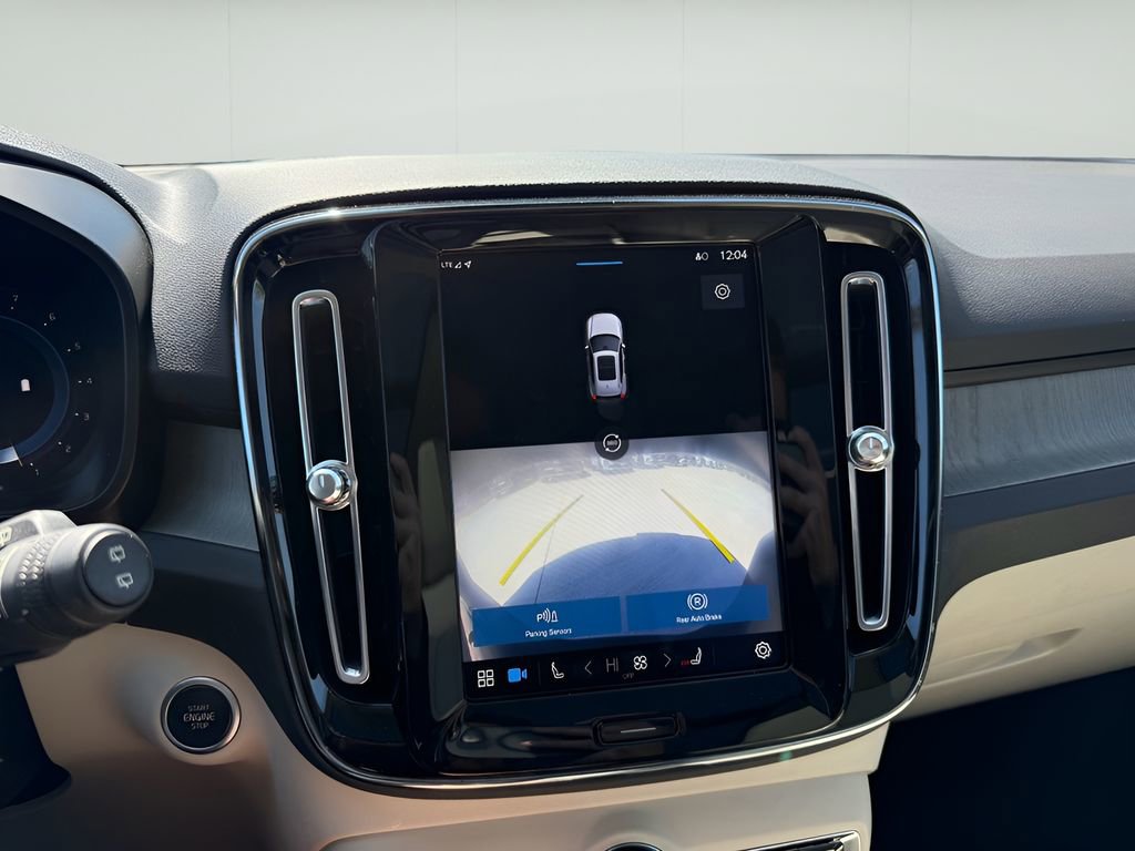 Used 2023 Volvo XC40 B4 Ultimate image 14