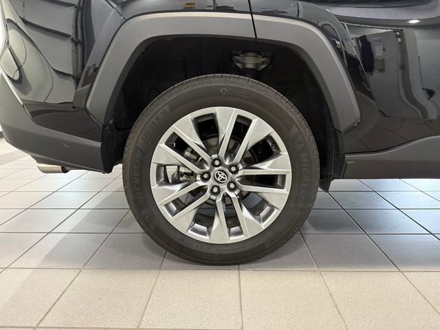Used 2023 Toyota RAV4 XLE Premium image 9