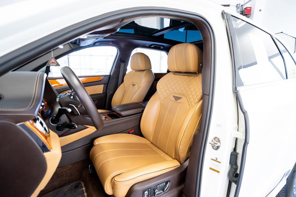 Used 2021 Bentley Bentayga image 36