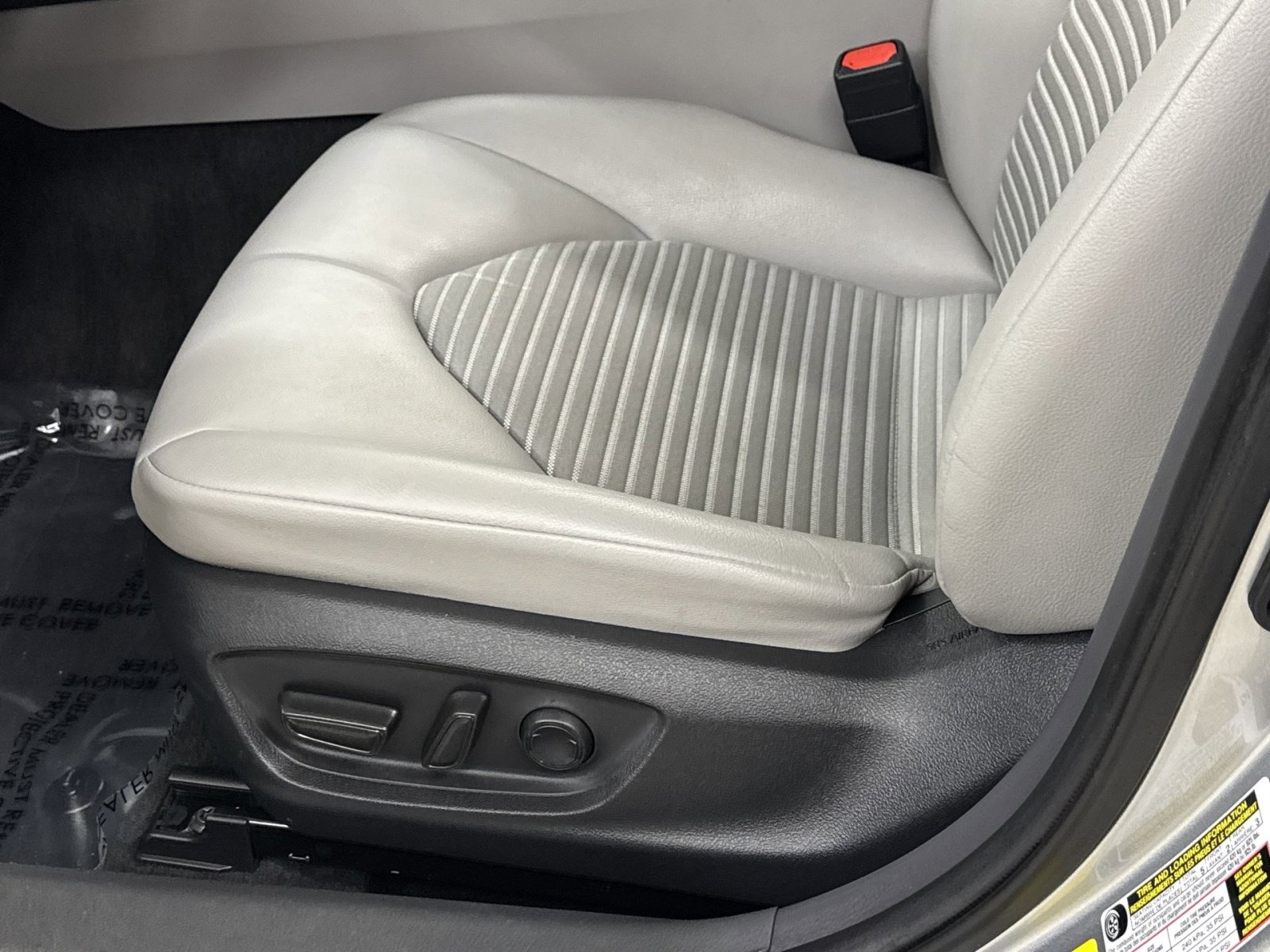 Used 2022 Toyota Camry SE image 17