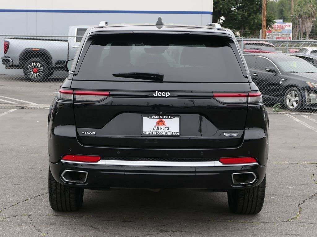 Used 2023 Jeep Grand Cherokee Summit w/ Luxury Tech Group V AWD/4WD image 5