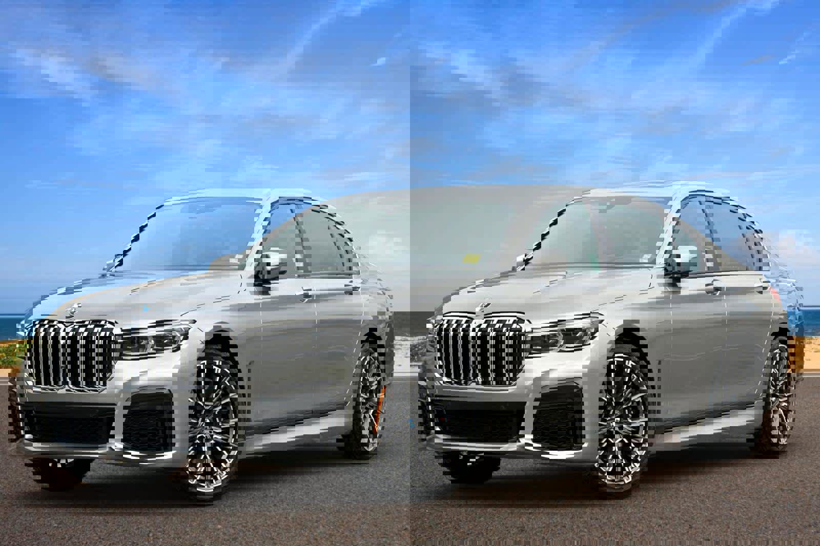 Used 2022 BMW 740i w/ M Sport Package image 1