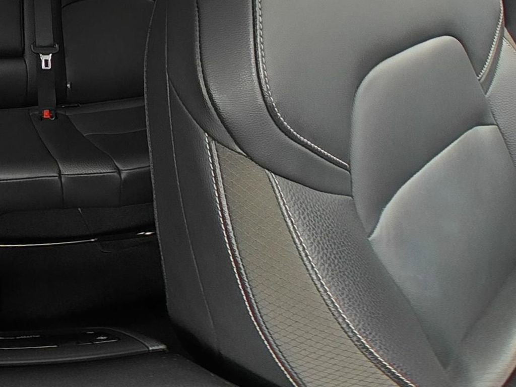 Used 2025 Nissan Pathfinder SL image 28