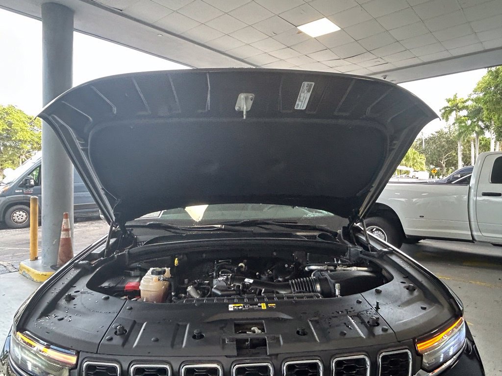 Certified 2024 Jeep Grand Cherokee L Laredo RWD image 26